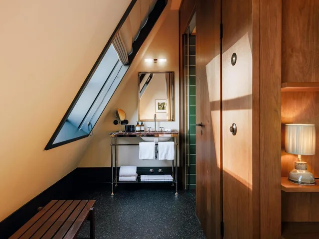 غرفة قياسية بسرير كوين، Boutique Hotel Chateau Royal 2/2