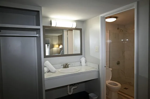 غرفة ديلوكس بسريرين كوين، New Bedford Inn Suites 2/2