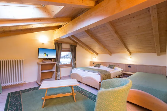 Superior, 4 Beds, Crosal Hotel 8/10