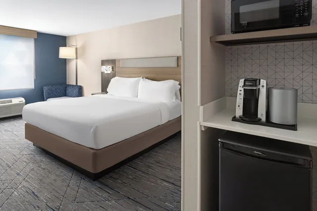 غرفة قياسية بسرير كينج، Holiday Inn Express Hotel Suites Freeport 3/4