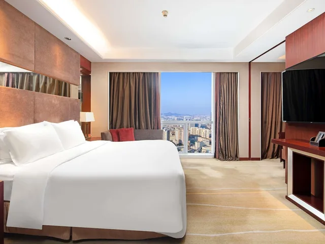 Governor, Club, Suite, Queen Bed, City View, Sofitel Galaxy Nanjing 1/3