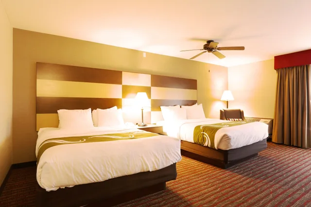 غرفة بسريرين كوين بشرفة، Quality Inn near Rocky Mountain National Park 3/8