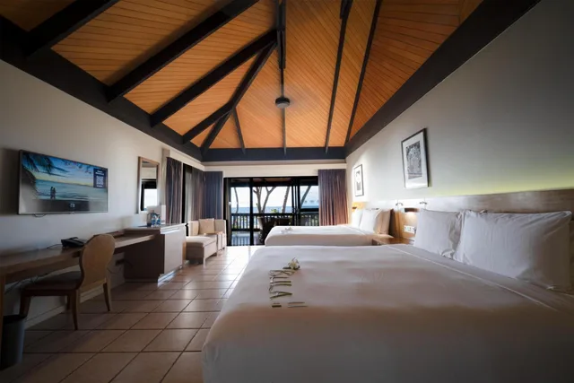 غرفة بسريرين كوين بحوض استحمام، DoubleTree Resort by Hilton Hotel Fiji - Sonaisali Island 2/5