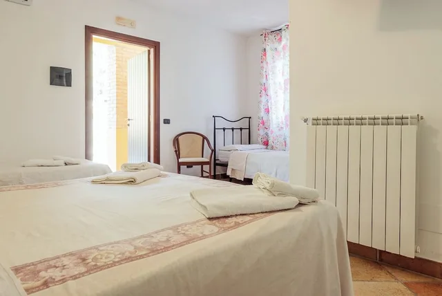 غرفة رباعية بسرير كوين وسريرين منفصلين لذوي الإعاقة، Agriturismo San Basilio 2/9