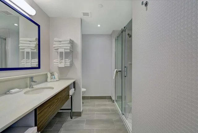 جناح استوديو بسرير كينج، Hampton Inn Peterborough 2/2