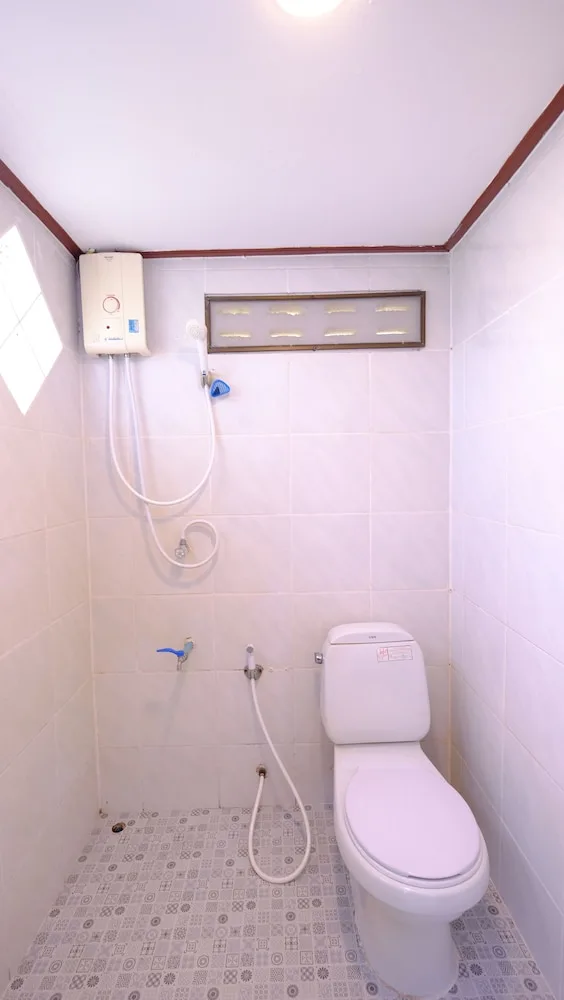 غرفة قياسية بسرير كينج بإطلالة على الحديقة، Lolita Bungalows 1/2