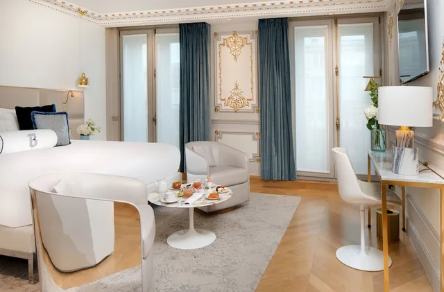 Junior Suite, King Bed, Bowmann 3/8