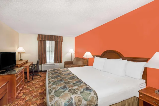 غرفة بسرير كينج، Days Inn By Wyndham Shallotte 3/3