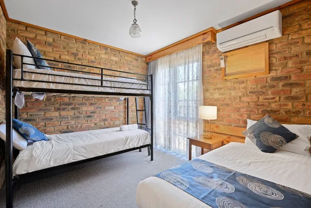 غرفة عائلية، The Settlement Historic Hotel 4/10