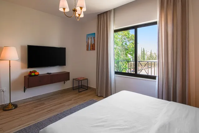 غرفة ديلوكس ثلاثية بثلاثة أسرّة بإطلالة على المدينة، CANARY HOTEL 2/4