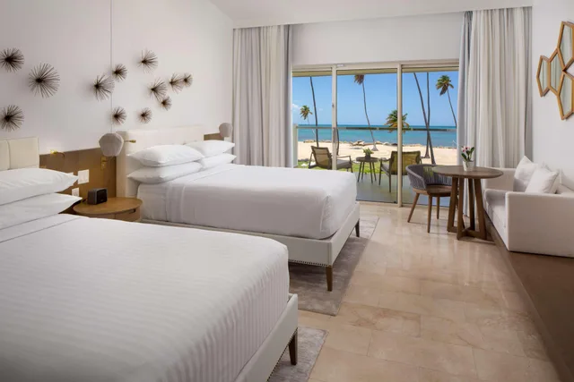 غرفة ديلوكس بسرير كينج أو سرير مزدوج بإطلالة على البحر، Hyatt Regency Grand Reserve Puerto Rico 1/2
