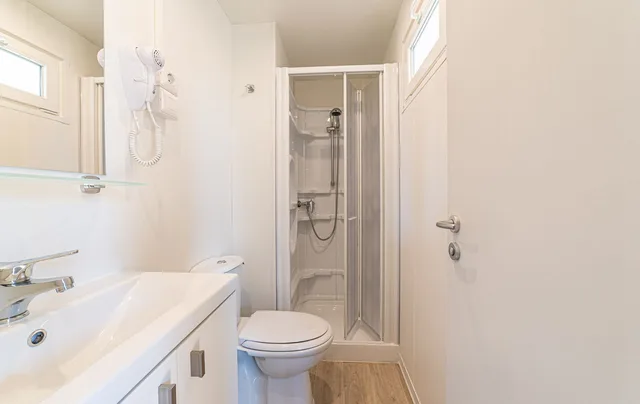 3 Bedrooms, Superior, Chalet, 1 Double and 4 Single Beds، Camping Village Roma Capitol 2/3