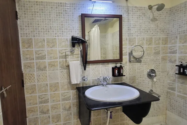 غرفة ديلوكس بسرير كينج، HOTEL LABH GARH PALACE 4/6