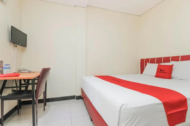 غرفة بسرير مزدوج، Reddoorz Plus Jalan Pemuda Jakarta 1/10