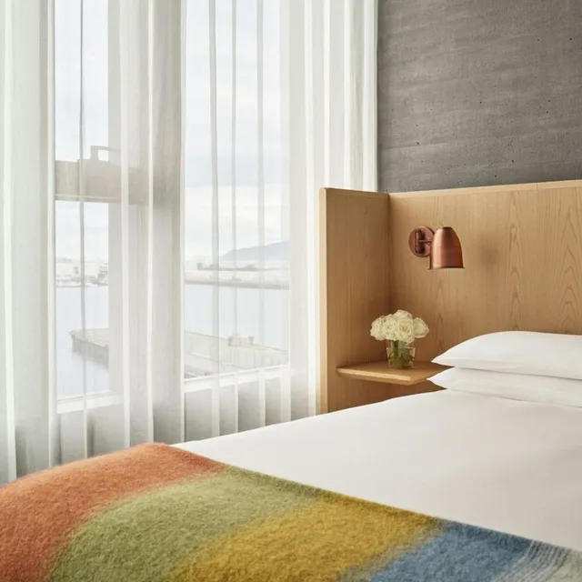 Deluxe, 2 Queen Beds, Scenic View، The Reykjavik EDITION 2/5
