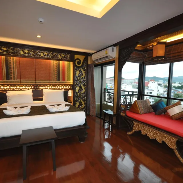 جناح بسرير كينج بإطلالة على البحر بحوض استحمام، Chalelarn Hotel 8/10