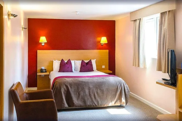 غرفة قياسية مفردة بسرير فردي، OYO Luton Hotel 1/3