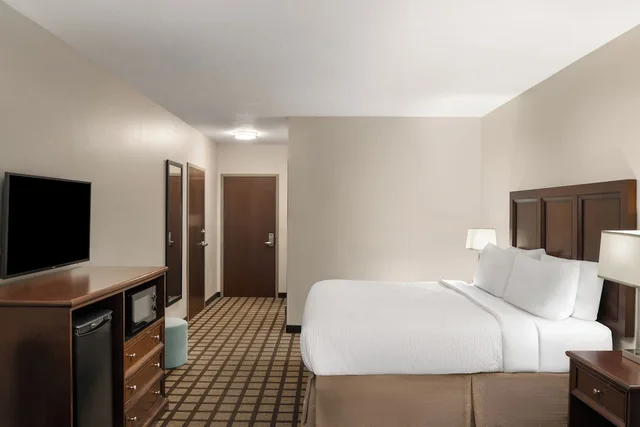 Standard, Multiple Beds، Garner Hotel Page - Lake Powell Area By IHG 2/10