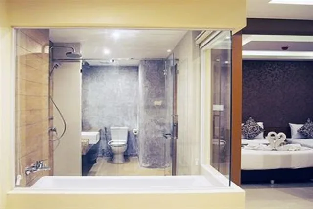 Mini, Suite, 1 Queen and 1 Single Bed، 247 Boutique Hotel 2/2
