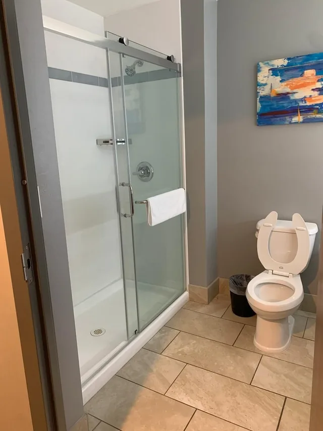 غرفة بسرير كينج، La Quinta Inn & Suites by Wyndham Louisville East 7/7