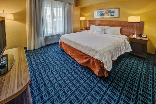 جناح بسرير كينج مع أريكة، Fairfield Inn And Suites Russellville 3/4