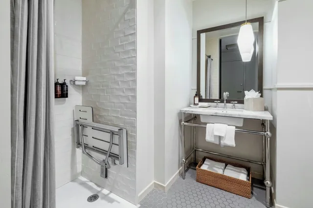 غرفة قياسية بسريرين كينج، The Alida, Savannah, a Tribute Portfolio Hotel 5/6