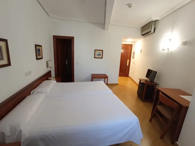 غرفة قياسية بسريرين منفصلين، Hotel ELE Acueducto 2/10