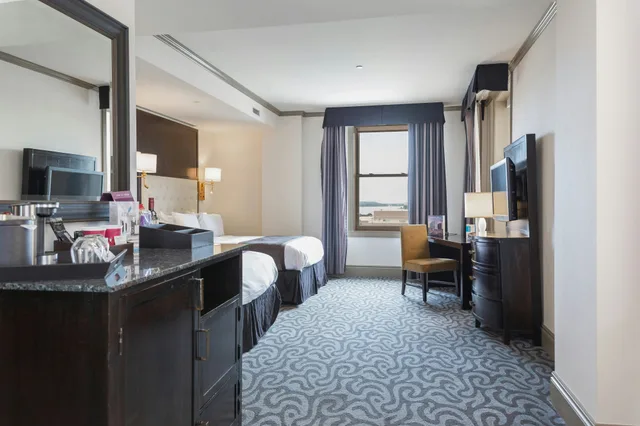 غرفة بسريرين كوين، Hotel Blackhawk Autograph Collection 1/2