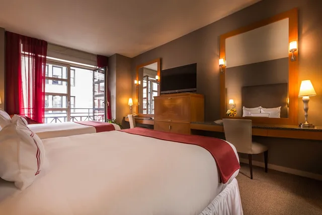 غرفة بسريرين كوين بشرفة، Hotel Giraffe 2/8