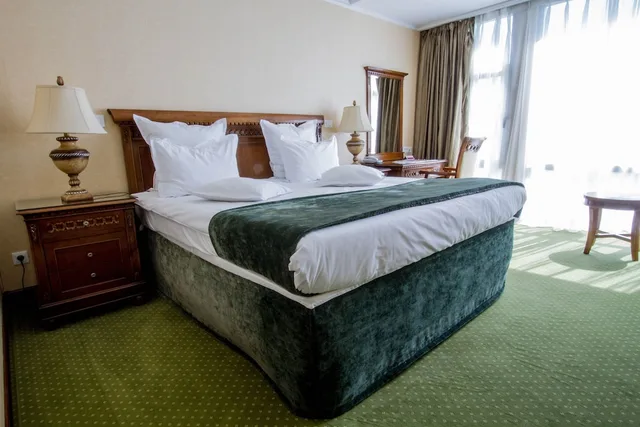 غرفة قياسية بسرير كينج، Ramada Brasov Hotel 2/4