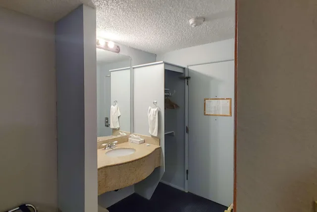 غرفة بسرير كوين للمدخنين، Rodeway Inn Seattle Airport 3/3