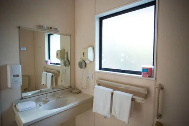 Family, Unit Bath, Large، Bennetts Thermal Pools Motor Inn 4/5