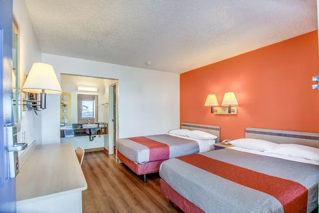 غرفة رباعية، Motel6 Stockton, CA - Charter Way West 4/10