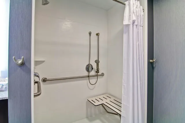 جناح بسريرين كوين لذوي الإعاقة، Homewood Suites By Hilton Clifton Park 4/5