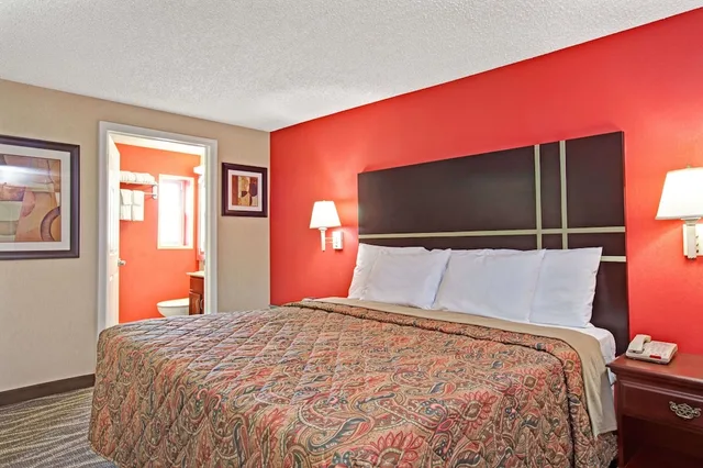 غرفة بسرير كوين للمدخنين، Days Inn by Wyndham Ridgefield NJ 3/5