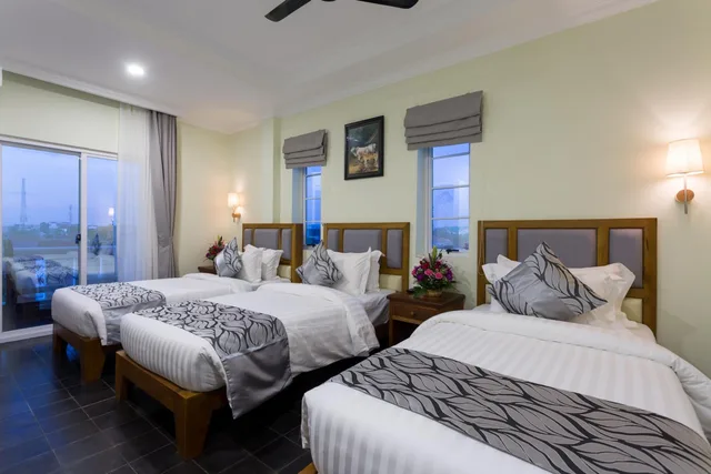 غرفة ديلوكس ثلاثية بشرفة، Grand Bayon Siem Reap Hotel 1/8