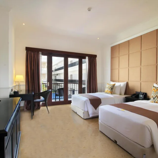 غرفة ديلوكس بسرير كينج بإطلالة على المسبح، Grand Palace Hotel Sanur Bali 6/7
