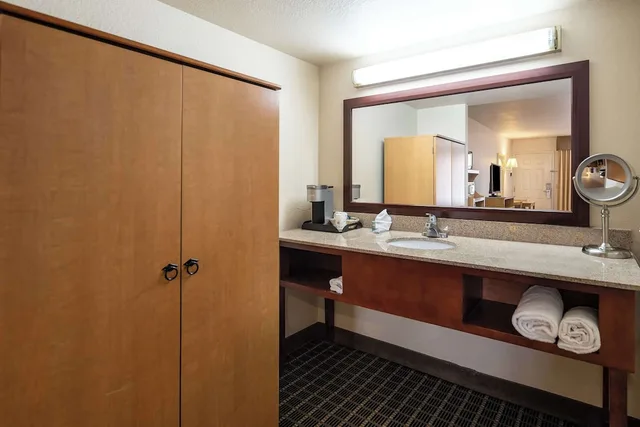 غرفة قياسية بسريرين كوين، SureStay Plus Hotel by Best Western San Jose Central City 7/7