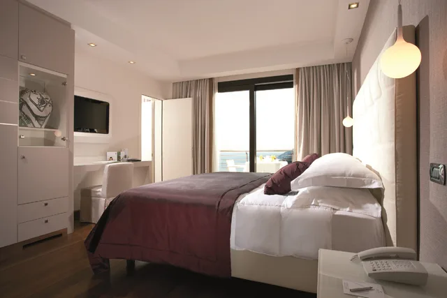 Deluxe, Double Bed, Lateral Side Sea View، Paradiso Relais Hotel 3/3
