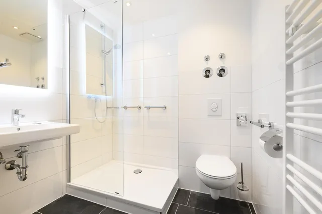 غرفة بسريرين منفصلين بشرفة، HOTEL OLYMPIA SCHIESSANLAG 4/6
