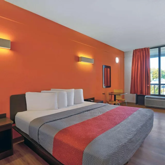 غرفة بسرير كينج بجاكوزي للمدخنين، Motel6 Seaford, DE 4/7