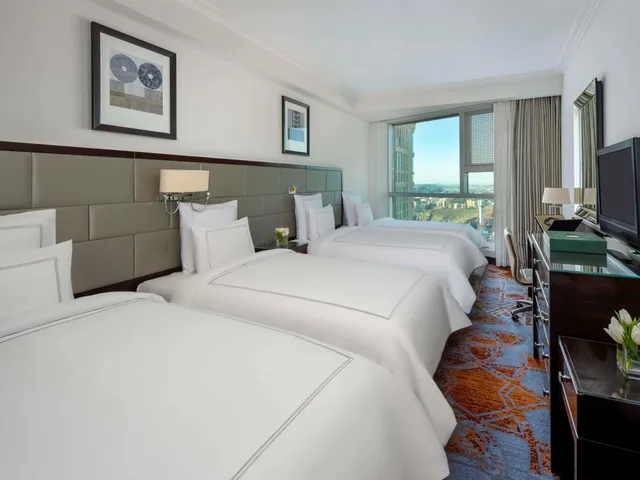 غرفة كلاسيكية رباعية بإطلالة على الحرم، فندق مكة سويس أوتيل(Swissotel Makkah) 2/7