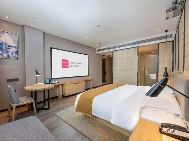 غرفة بسرير كينج وسرير كوين بإطلالة على المدينة، Echarm Hotel Chimelong Station 2/2