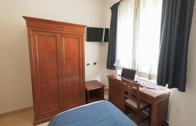 Business, Single, French Bed، Villa Giuliana 4/7