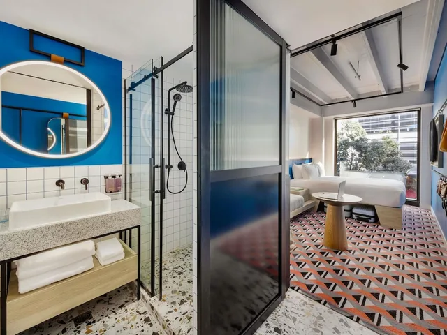 Tribe Extra, Queen Bed, City View، TRIBE Auckland 5/5