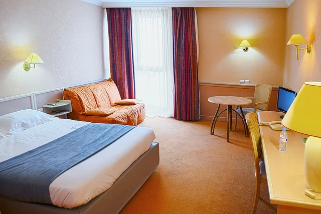 غرفة بسرير مزدوج، Logis Lyon Est Portes de L Ain 2/4