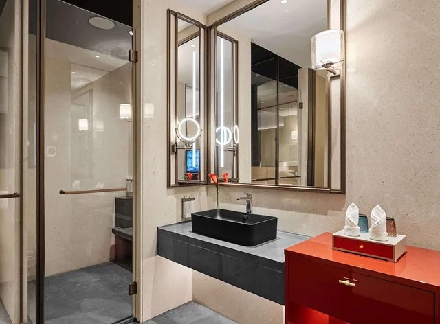 غرفة سوبيريور بسرير كينج بإطلالة على البحر، HUALUXE Shenzhen Bao'an by IHG 6/7