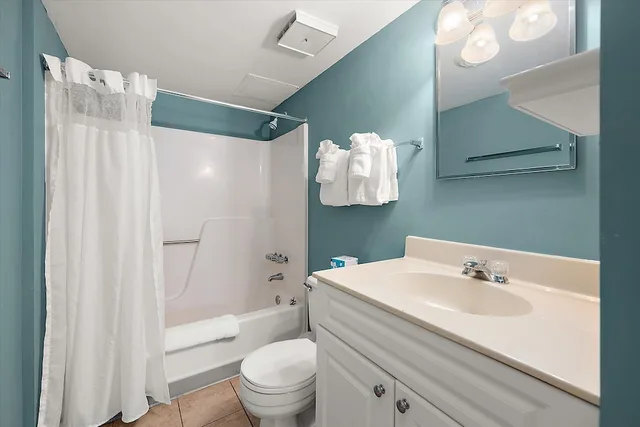 2 Bedrooms, Condo, Premier, Twin Beds, Queen Bed, Bay View, Sofa, Patio، Bay Club Resort 10/10