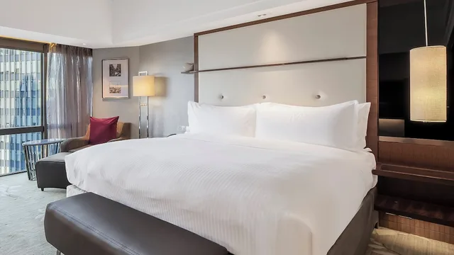 غرفة بريميوم بسرير فردي، Intercontinental Shanghai Pudong 3/4