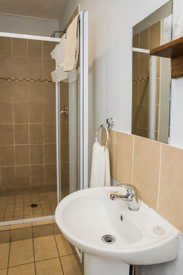 غرفة قياسية بسرير مزدوج، Rozendal Guest House 2/2